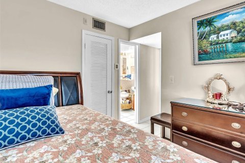 Condo in Plantation, Florida, 2 bedrooms  № 1403124 - photo 28