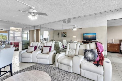 Condo in Plantation, Florida, 2 bedrooms  № 1403124 - photo 10