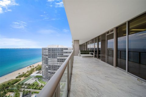 Condominio en venta en Bal Harbour, Florida, 3 dormitorios, 278.99 m2 № 1419843 - foto 15