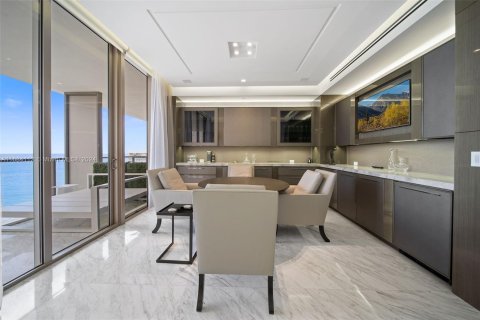 Condominio en venta en Bal Harbour, Florida, 3 dormitorios, 278.99 m2 № 1419843 - foto 11