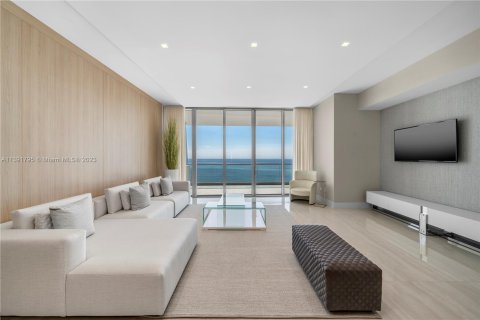 Condo in Sunny Isles Beach, Florida, 3 bedrooms  № 1419841 - photo 1