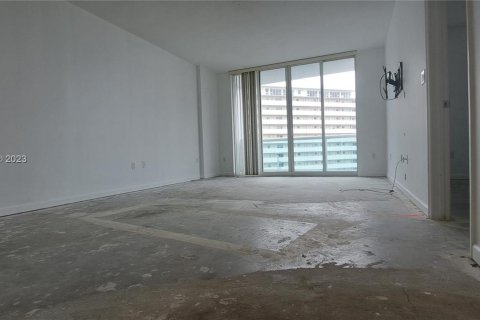 Condominio en venta en North Bay Village, Florida, 1 dormitorio, 83.61 m2 № 908813 - foto 15