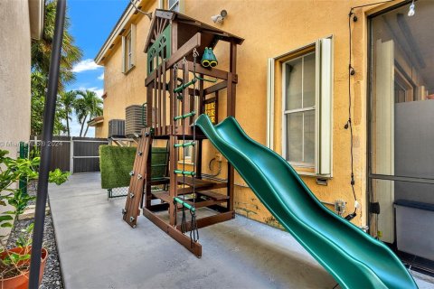 Casa en venta en Miami, Florida, 5 dormitorios, 273.78 m2 № 1417211 - foto 18