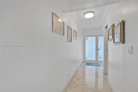 Townhouse in Sunny Isles Beach, Florida 4 bedrooms, 225.29 sq.m. № 1415335 - photo 28