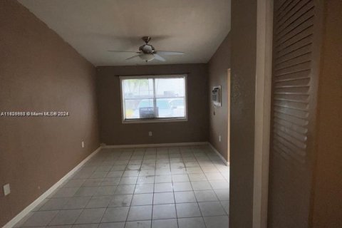 Condominio en venta en Hialeah, Florida, 3 dormitorios, 141.95 m2 № 1415289 - foto 24