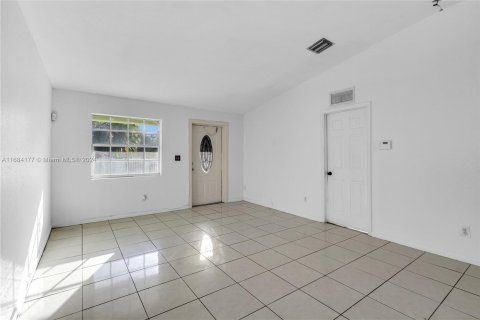 Casa en venta en Miami, Florida, 4 dormitorios, 134.15 m2 № 1419929 - foto 2