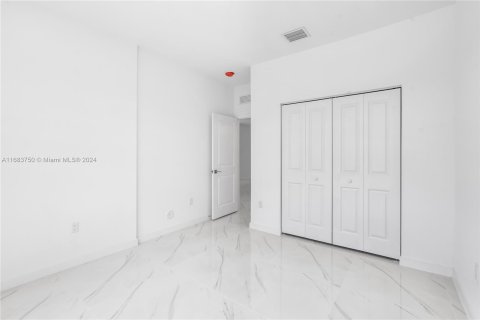 Townhouse in Miami, Florida 5 bedrooms, 232.44 sq.m. № 1418660 - photo 17