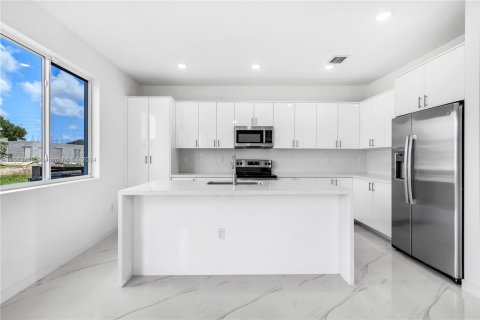 Townhouse in Miami, Florida 5 bedrooms, 232.44 sq.m. № 1418660 - photo 12