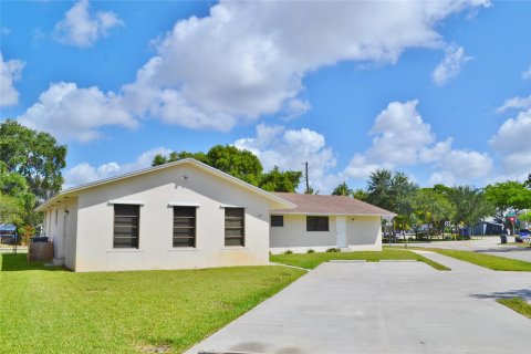 Immobilier commercial à vendre à Hollywood, Floride: 830.73 m2 № 1225635 - photo 15