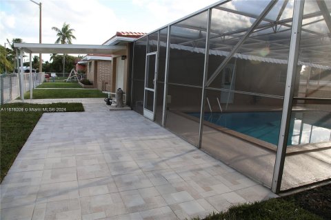 House in Miami, Florida 3 bedrooms, 121.14 sq.m. № 1404698 - photo 9