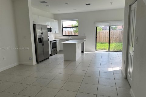 Adosado en venta en Homestead, Florida, 3 dormitorios, 123.37 m2 № 1385657 - foto 4