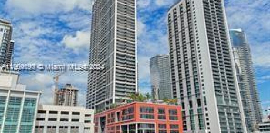 Condominio en Miami, Florida, 1 dormitorio  № 1385623