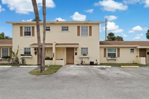 Touwnhouse à vendre à Fort Lauderdale, Floride: 3 chambres, 130.06 m2 № 910929 - photo 2
