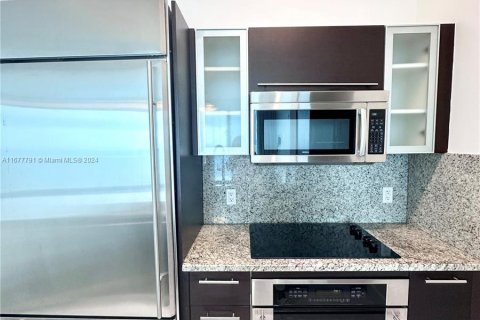 Condo in Miami, Florida, 1 bedroom  № 1404593 - photo 4