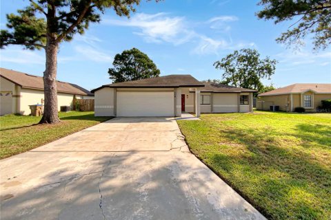 Villa ou maison à vendre à Kissimmee, Floride: 3 chambres, 104.98 m2 № 1318551 - photo 1