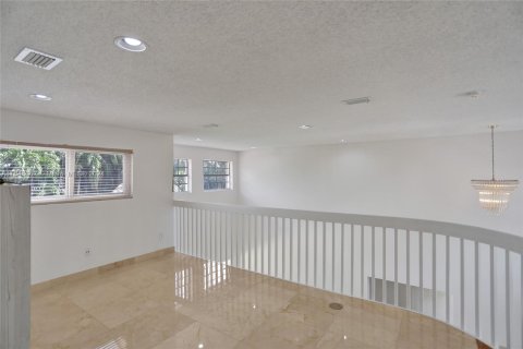 Casa en venta en Miami, Florida, 4 dormitorios, 252.14 m2 № 1356749 - foto 28