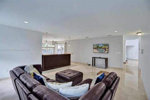 Casa en venta en Miami, Florida, 4 dormitorios, 252.14 m2 № 1356749 - foto 13