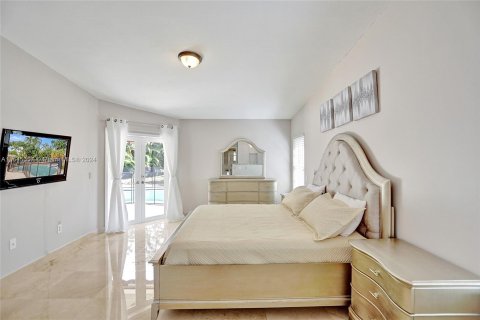 Casa en venta en Miami, Florida, 4 dormitorios, 252.14 m2 № 1356749 - foto 18