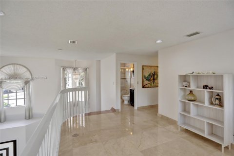 Casa en venta en Miami, Florida, 4 dormitorios, 252.14 m2 № 1356749 - foto 29