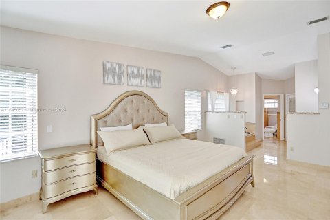 Casa en venta en Miami, Florida, 4 dormitorios, 252.14 m2 № 1356749 - foto 19