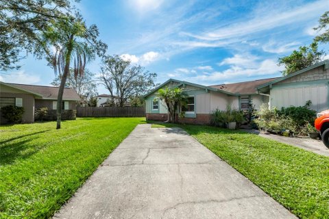 Villa ou maison à vendre à Tampa, Floride: 2 chambres, 97.45 m2 № 1392279 - photo 3