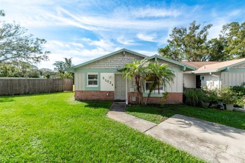 Villa ou maison à vendre à Tampa, Floride: 2 chambres, 97.45 m2 № 1392279 - photo 1