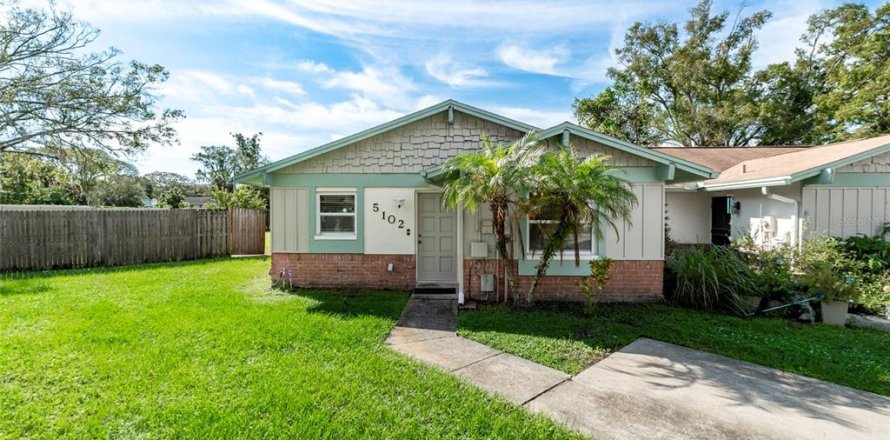 House in Tampa, Florida 2 bedrooms, 97.45 sq.m. № 1392279