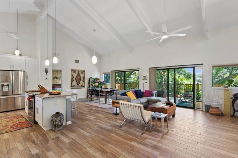 Casa en venta en Saint Petersburg, Florida, 3 dormitorios, 249.35 m2 № 1392339 - foto 2