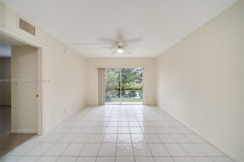 Copropriété à vendre à Coral Springs, Floride: 2 chambres, 71.26 m2 № 958967 - photo 2