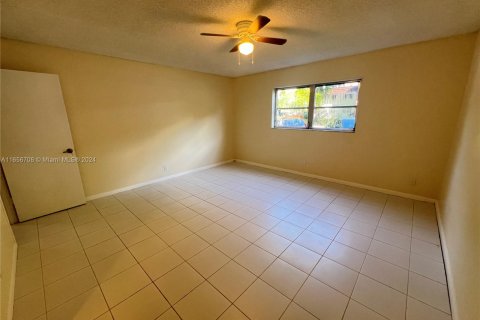 Condo in Lauderhill, Florida, 1 bedroom  № 1357031 - photo 10