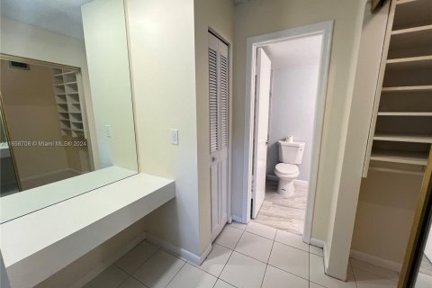 Condo in Lauderhill, Florida, 1 bedroom  № 1357031 - photo 12