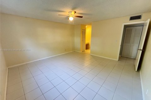 Condo in Lauderhill, Florida, 1 bedroom  № 1357031 - photo 8