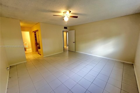 Condo in Lauderhill, Florida, 1 bedroom  № 1357031 - photo 9