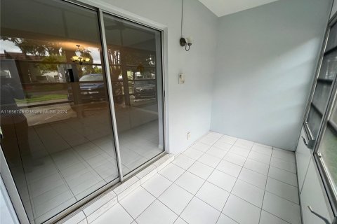 Condo in Lauderhill, Florida, 1 bedroom  № 1357031 - photo 18