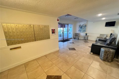 Condo in Lauderhill, Florida, 1 bedroom  № 1357031 - photo 20