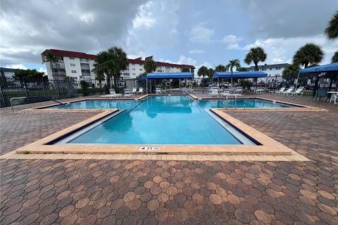 Condo in Lauderhill, Florida, 1 bedroom  № 1357031 - photo 23