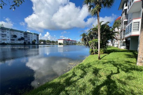 Condo in Lauderhill, Florida, 1 bedroom  № 1357031 - photo 25