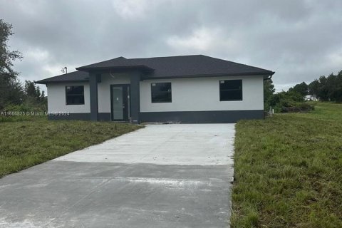 Casa en venta en Lehigh Acres, Florida, 3 dormitorios № 1357077 - foto 1