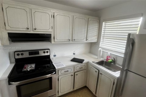 Condo in Sunrise, Florida, 1 bedroom  № 1357032 - photo 4