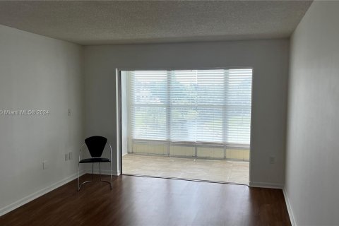 Condo in Sunrise, Florida, 1 bedroom  № 1357032 - photo 2