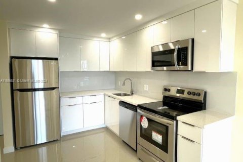 Condo in North Miami Beach, Florida, 2 bedrooms  № 1357078 - photo 19