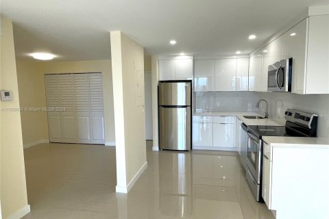 Copropriété à louer à North Miami Beach, Floride: 2 chambres, 96.62 m2 № 1357078 - photo 2