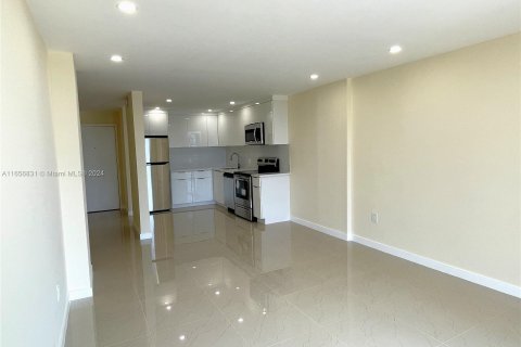 Copropriété à louer à North Miami Beach, Floride: 2 chambres, 96.62 m2 № 1357078 - photo 7