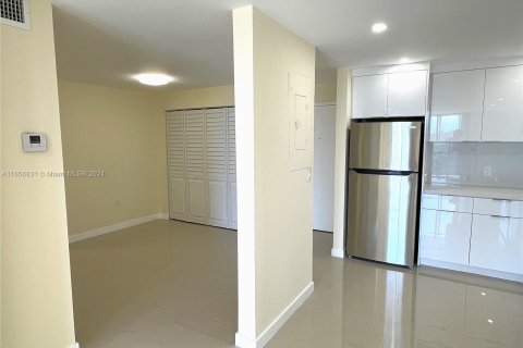 Copropriété à louer à North Miami Beach, Floride: 2 chambres, 96.62 m2 № 1357078 - photo 5