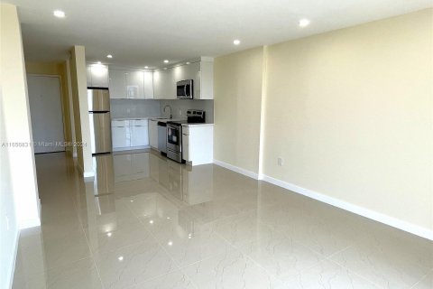 Copropriété à louer à North Miami Beach, Floride: 2 chambres, 96.62 m2 № 1357078 - photo 8