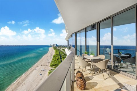 Condo in Sunny Isles Beach, Florida, 2 bedrooms  № 1357033 - photo 1