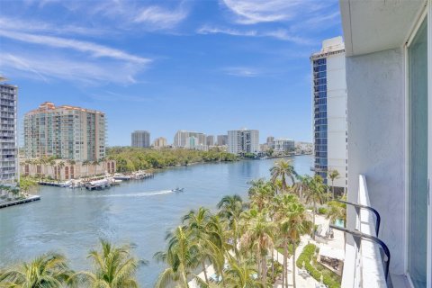 Condominio en venta en Fort Lauderdale, Florida, 1 dormitorio, 47.84 m2 № 1216253 - foto 1