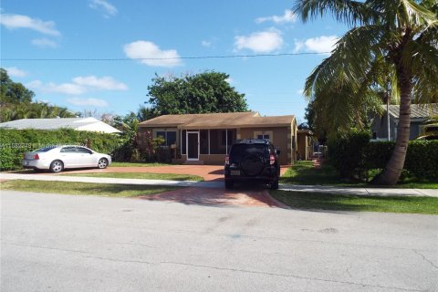House in Hollywood, Florida 4 bedrooms, 170.38 sq.m. № 1161315 - photo 7