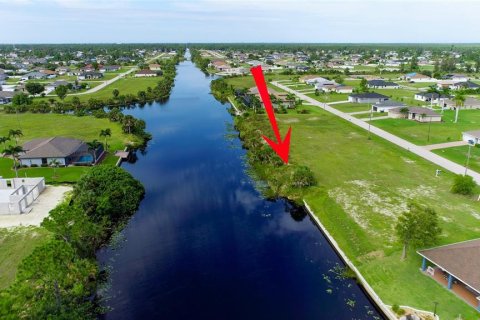 Купить земельный участок в Кейп-Корал, Флорида № 706455 - фото 1