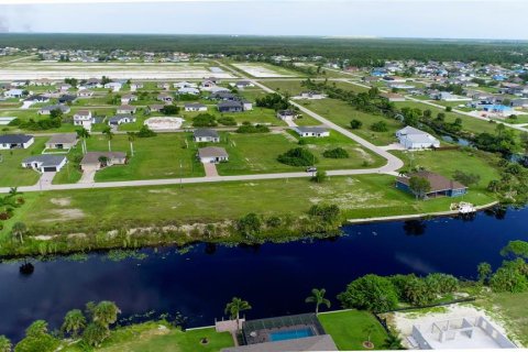 Купить земельный участок в Кейп-Корал, Флорида № 706455 - фото 11